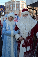 Предновогодний парад Дедов Морозов и Снегурочек