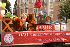 Праздничное шествие по ул.Ильича