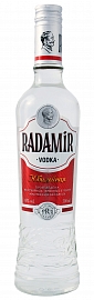 «Радамiр Юбилейная»  В качестве технологической добавки в водке «Радамiр Юбилейная» используется кислота аскорбиновая, придающая ей гармоничный, мягкий вкус.  